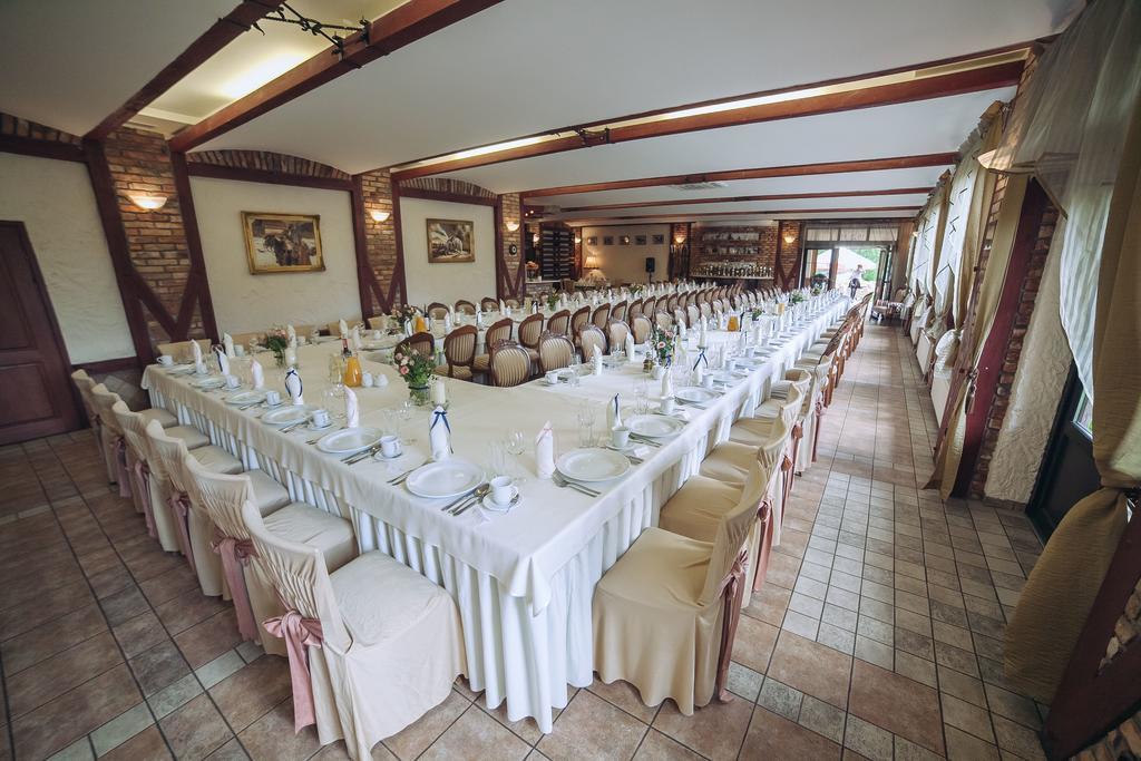 Hubertus Aparthotel & Restaurant & Horse Club Старогард-Гданьский Экстерьер фото