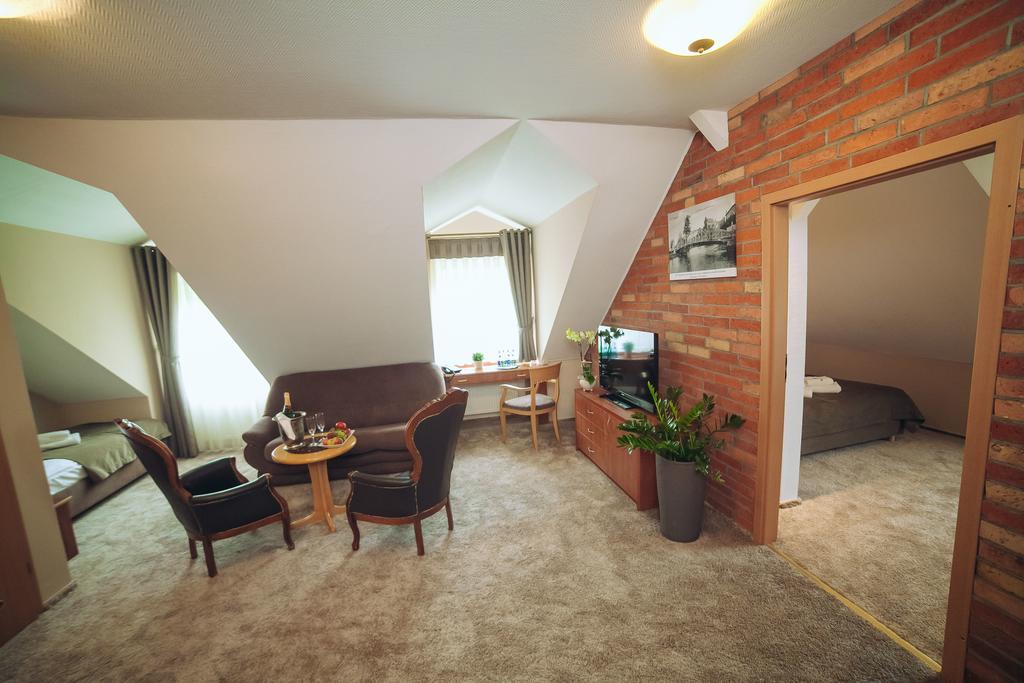 Hubertus Aparthotel & Restaurant & Horse Club Старогард-Гданьский Экстерьер фото