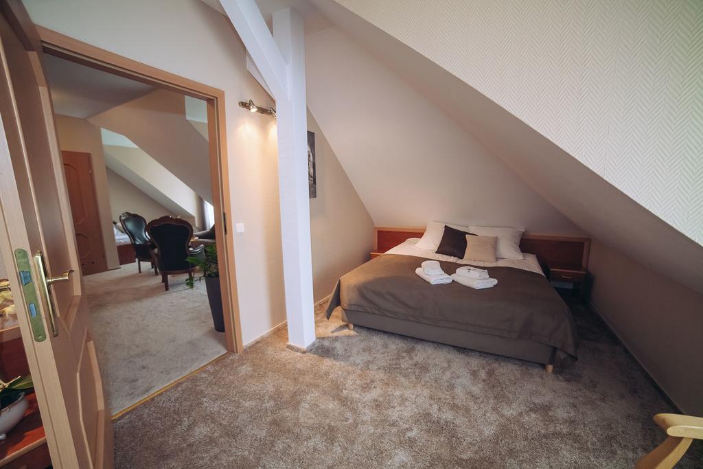 Hubertus Aparthotel & Restaurant & Horse Club Старогард-Гданьский Экстерьер фото