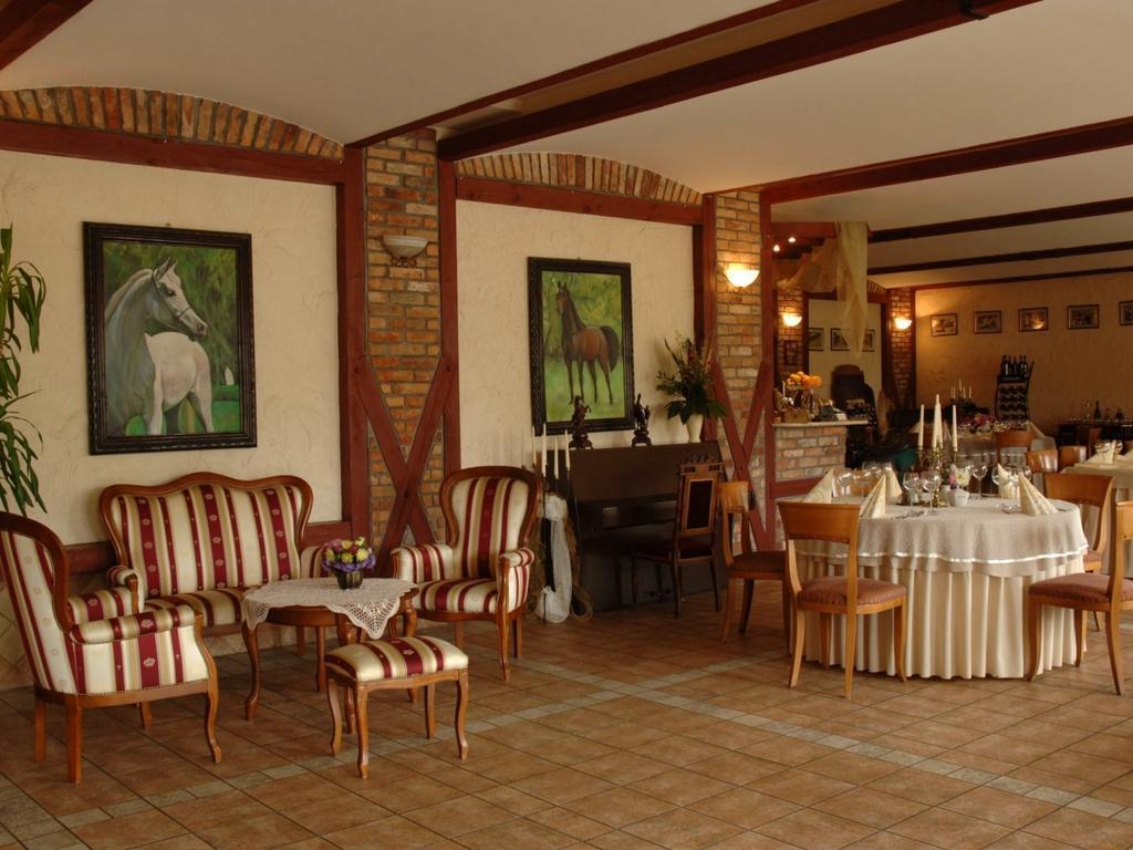Hubertus Aparthotel & Restaurant & Horse Club Старогард-Гданьский Экстерьер фото