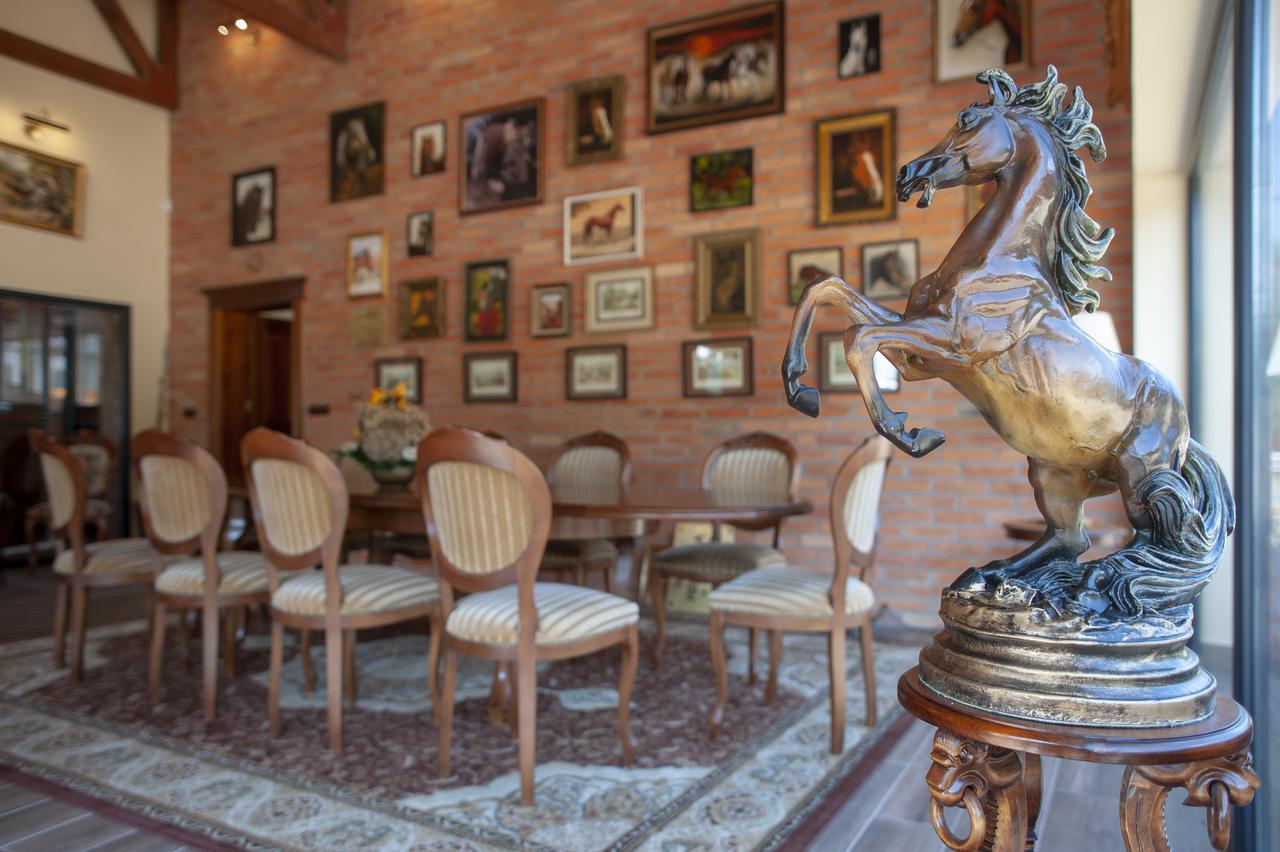 Hubertus Aparthotel & Restaurant & Horse Club Старогард-Гданьский Экстерьер фото