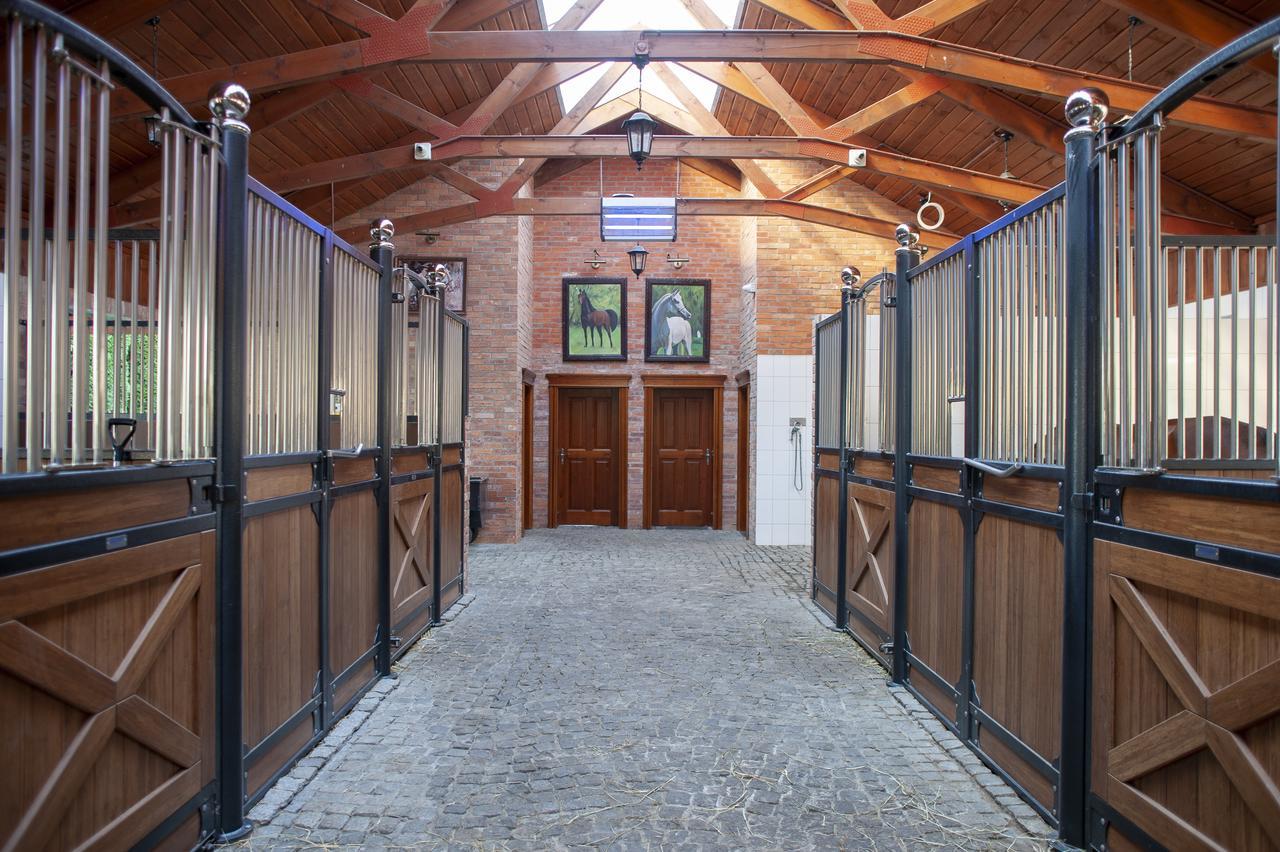 Hubertus Aparthotel & Restaurant & Horse Club Старогард-Гданьский Экстерьер фото