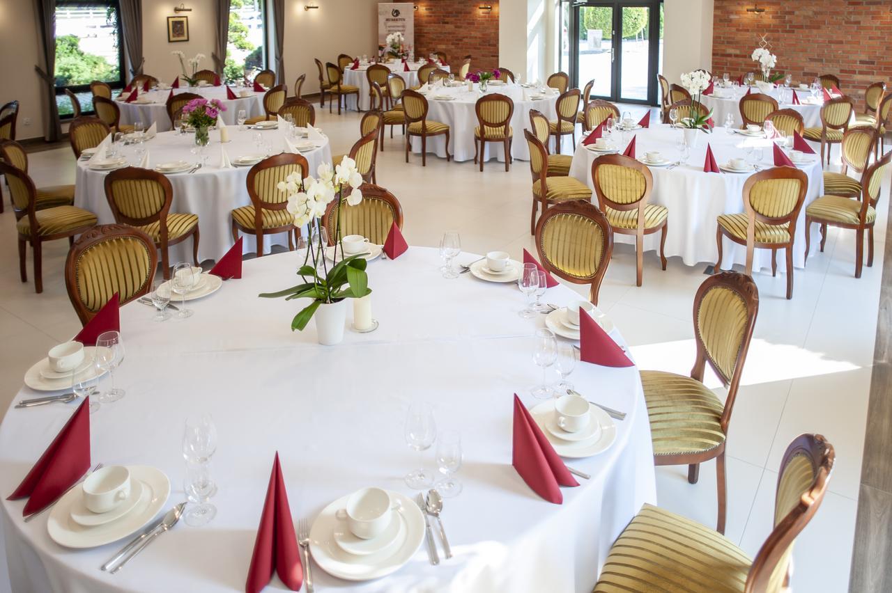 Hubertus Aparthotel & Restaurant & Horse Club Старогард-Гданьский Экстерьер фото