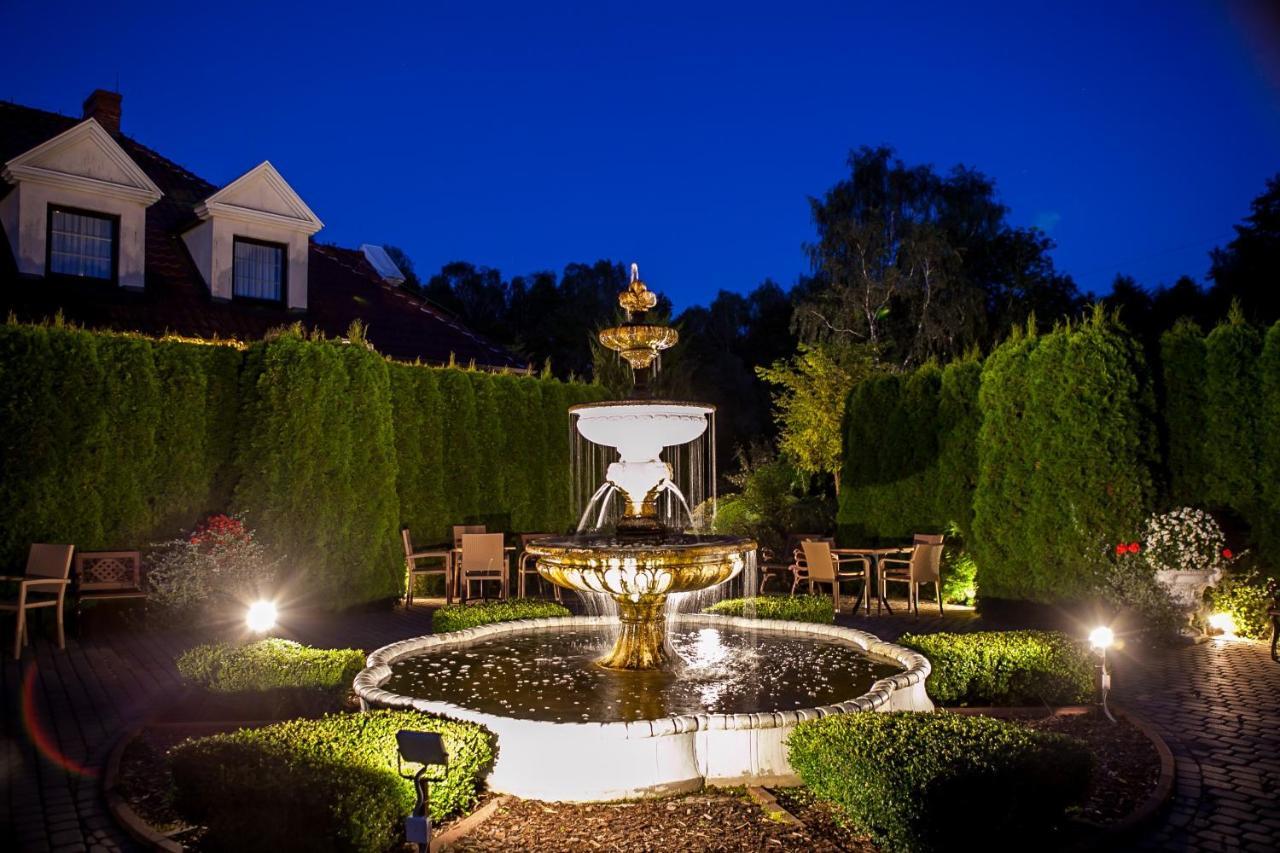 Hubertus Aparthotel & Restaurant & Horse Club Старогард-Гданьский Экстерьер фото