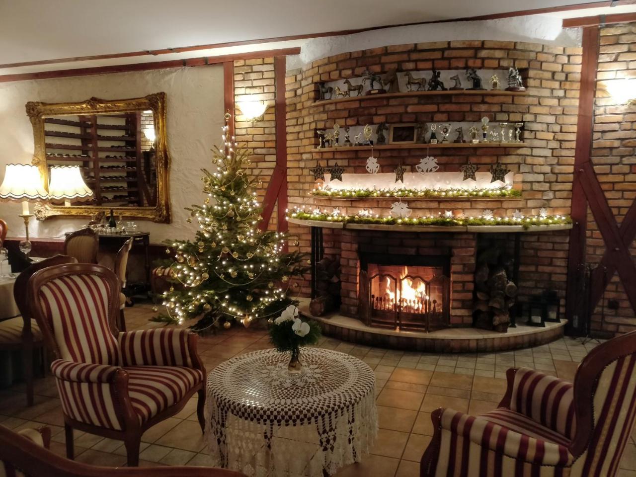 Hubertus Aparthotel & Restaurant & Horse Club Старогард-Гданьский Экстерьер фото